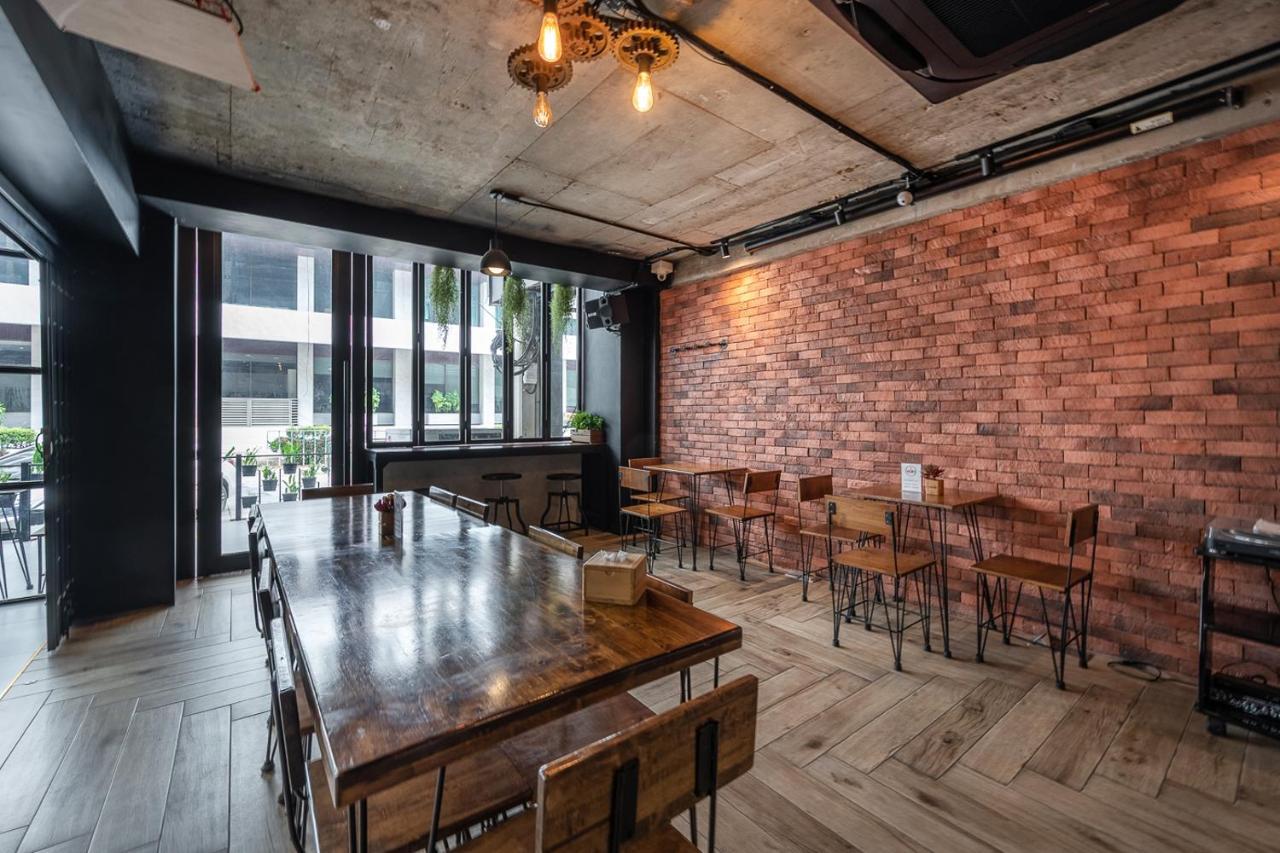Loft Bangkok Hotel Exterior photo