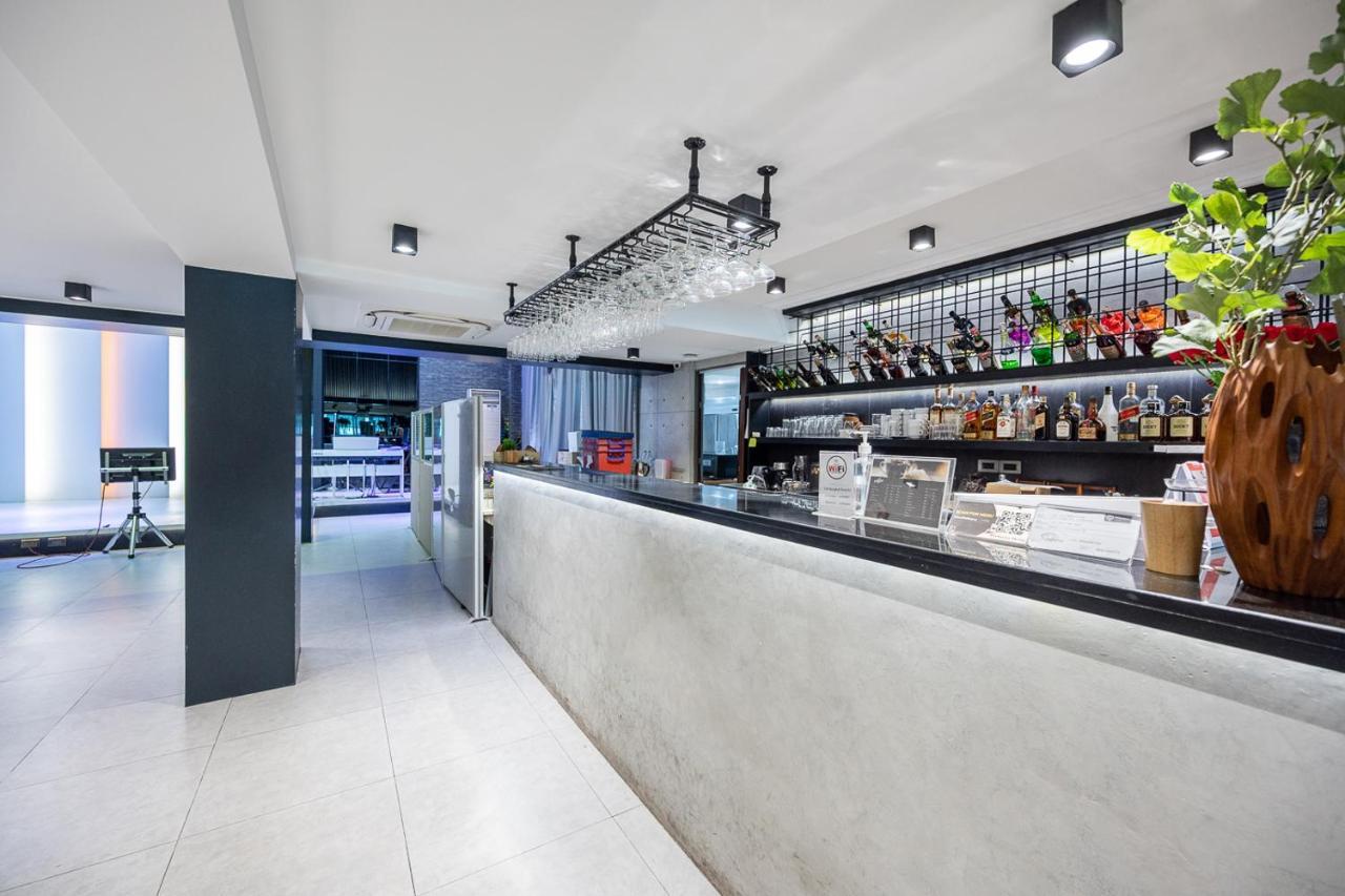 Loft Bangkok Hotel Exterior photo