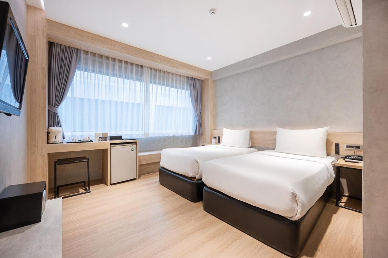 Loft Bangkok Hotel Exterior photo