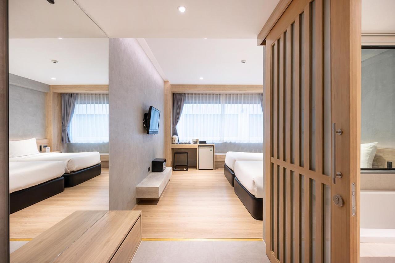 Loft Bangkok Hotel Exterior photo