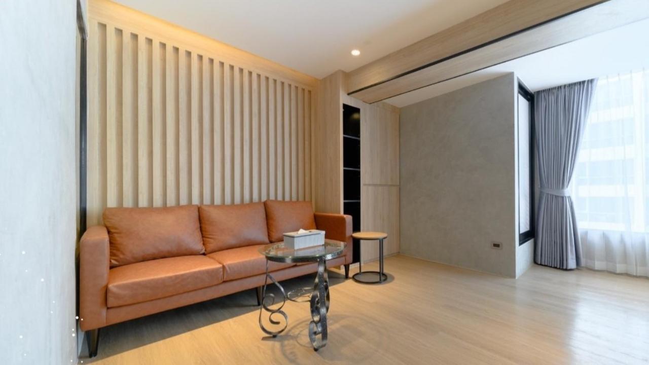 Loft Bangkok Hotel Exterior photo