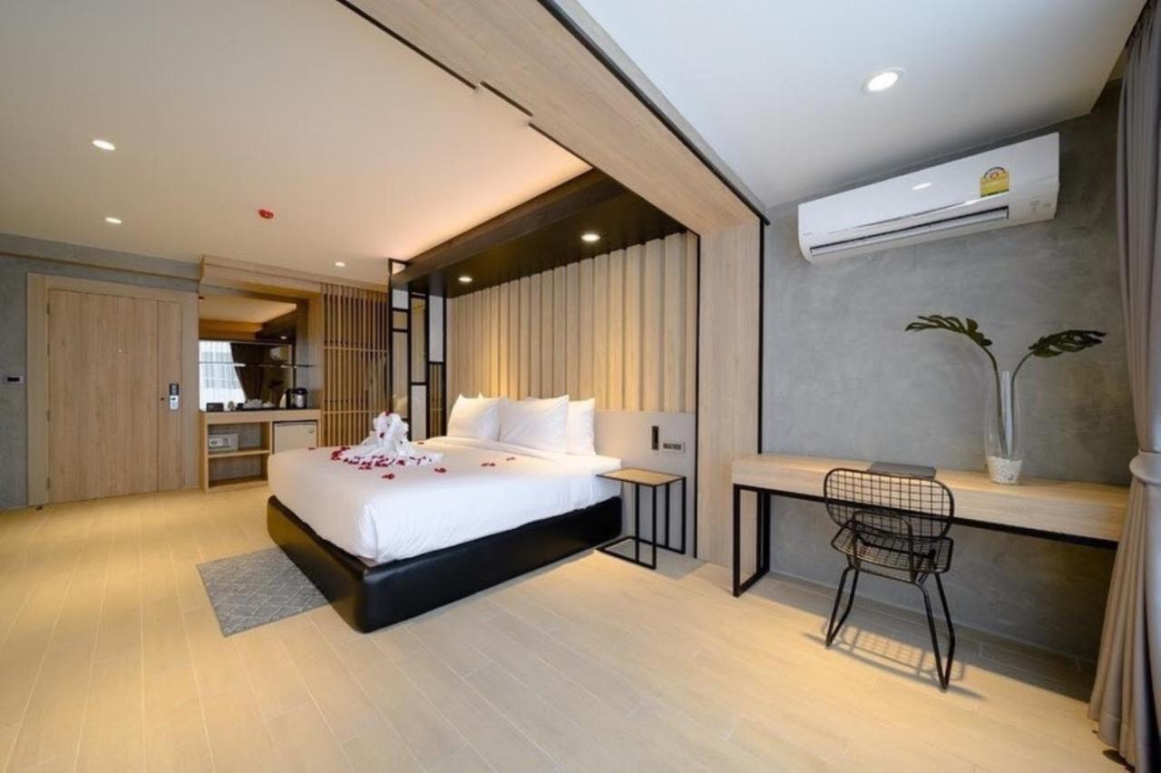 Loft Bangkok Hotel Exterior photo